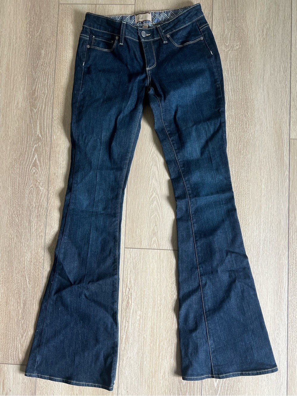 Paige Canyon Flare Dark Washed Denim Jeans women’s size 26x32